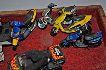 null Lot de 7 maquettes de motos et scooters