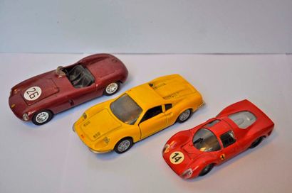 null Lot de 3 miniatures FERRARI: Dino 246 GT, Ferrari 750 Monza et Ferrari 330 P3,...