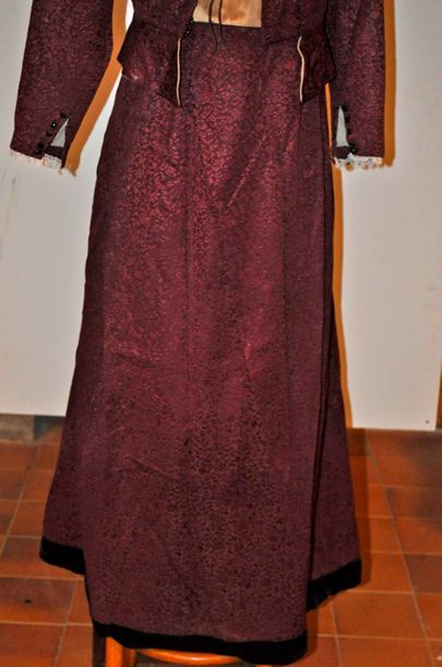 null Costume d'arlésienne vers 1900