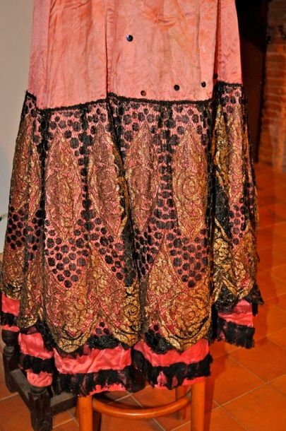 null Robe style Art Déco, couleur rose, dentelle noire et doré