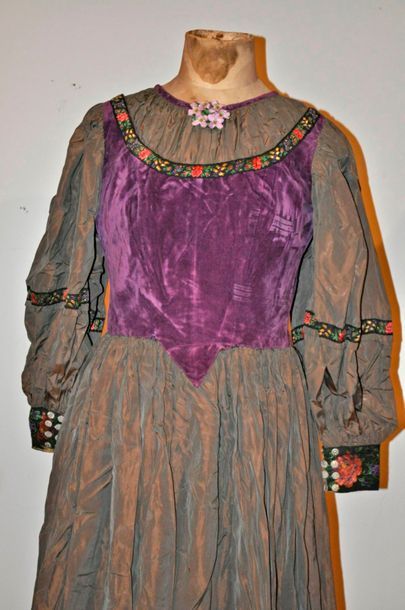 null Robe en soie style 1830