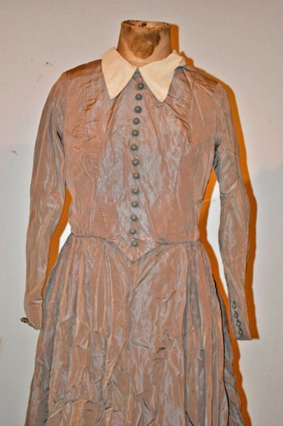 null Robe grise, style 1830