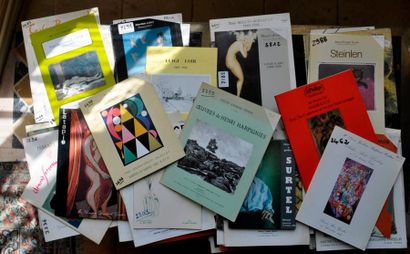 null Lot de 500 catalogues de ventes aux enchères d'ateliers ou d'artistes diver...