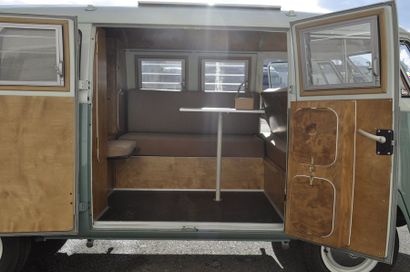 VOLKSWAGEN COMBI WESTFALIA - 1962 N° de Série : 905404

Si le prototype est étudié...