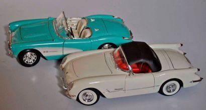null Set of 2 CHEVROLET models: Corvette 1957 and 1958, scale 1/18°.