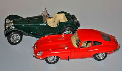 null Lot of 2 JAGUAR models: Type E coupe and SS100, 1937. Scale 1/18°.