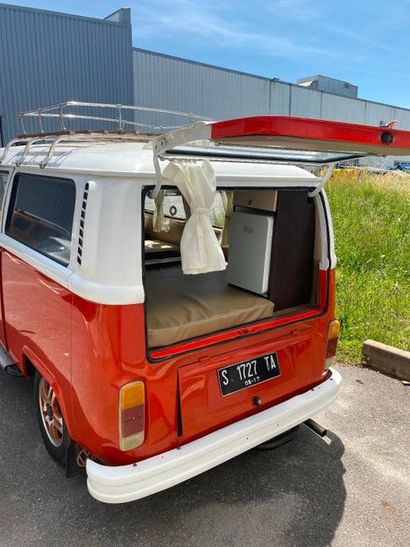 VOLKSWAGEN Combi T2B - 1973 Châssis: 2232221475
Moteur: AF048955
Le T2 nommé Bay...