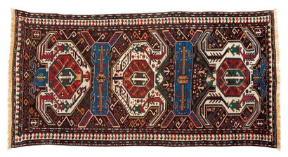 null Rare LENKHORAN (Caucase), fin du 19e siècle
Deux contre bordures à "S" multicolores...