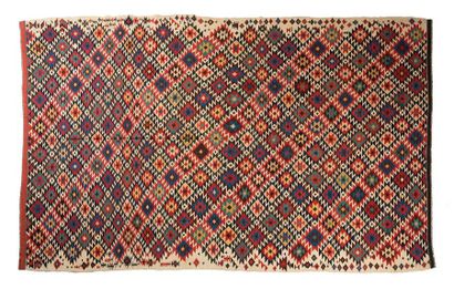 null Very beautiful KILIM (Caucasus), end of the 19th century
On an ivory background...