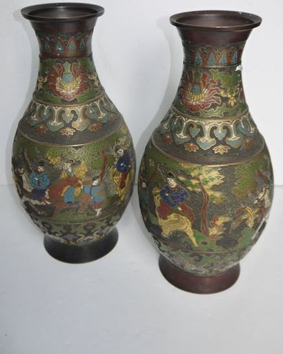 Pair of cloisonné bronze vases - On the main...