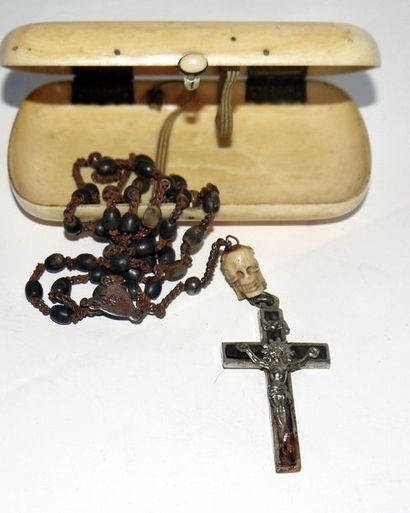 Rosary with skull in an ivory box - Mid 19th...