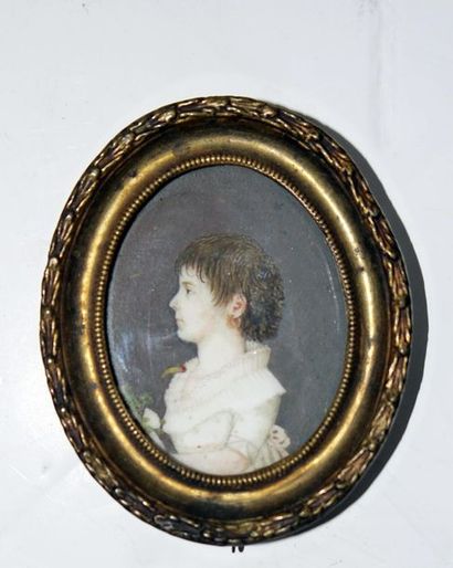 null Miniature painted on ivory in its original brass frame - 19th century -7 cm