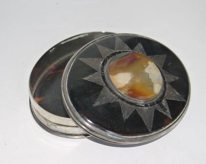 null Silver and tortoiseshell box, decoration of a radiant sun, oval agate stone...