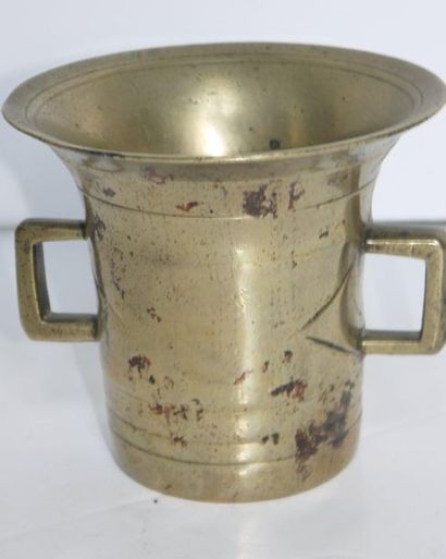 null Bronze mortar - beautiful patina of wear - 17th century - H: 11.5 cm - 12.5...