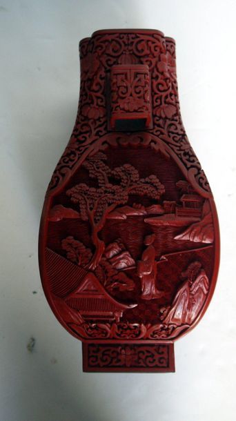 null Vase en laque de cinabre - Début 20ème siècle - CHINE - 30x16,5x14 cm