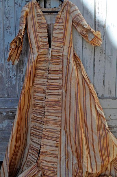 null On silk dress in the 18th century style, in beige and brown tones, label bearing...