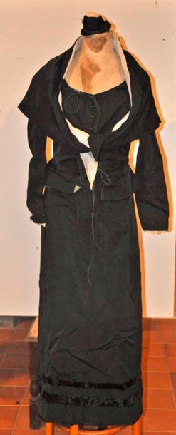 Costume d'arlésienne vers 1900