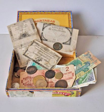 null Lot of about 70 coins and banknotes from various countries: Tunisia, Seychelles,...