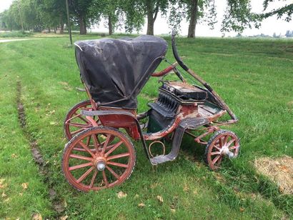 null Small carriage with its pony hood, to be restored