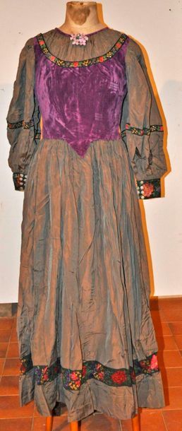 Silk dress style 1830