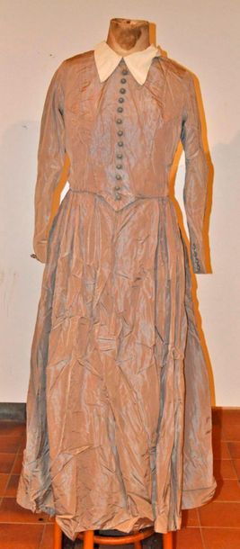 Robe grise, style 1830