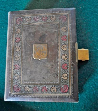 null 2 photo albums circa 1880-1900 in gilded leather with irons, brass coat of arms....