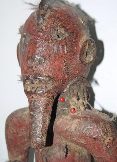 null Statuette KAKA - Nigeria; bearded figure, aggressive open mouth, reddish patina,...