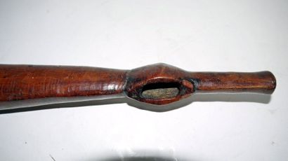 null Olifant or hunting horn, carved with an adze - very old work - natural brown...