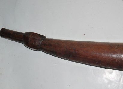 null Olifant or hunting horn, carved with an adze - very old work - natural brown...
