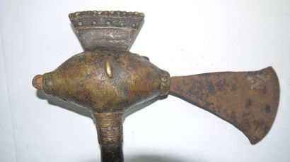null Axe of local power in bronze, VERE , made for the Chamba, and metal - representing...