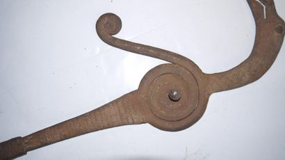 null Coin - NIGERIA - in hammered iron, in the shape of a stylized bird - magnificent...