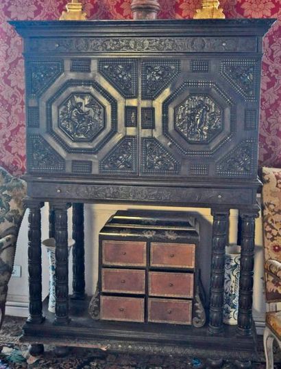 null Cabinet in blackened wood and veneer with Patres et Venus decoration, in frames...