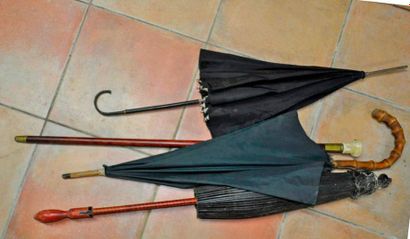 Lot de 4 parapluies, ombrelles 1900, chinoise,...