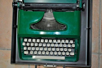 null Remington typewriter in its case