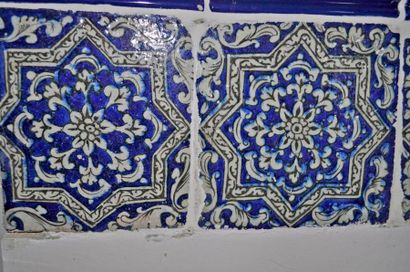null IZNIK. 14 Ottoman earthenware tiles with flowers, polychrome decoration on white...