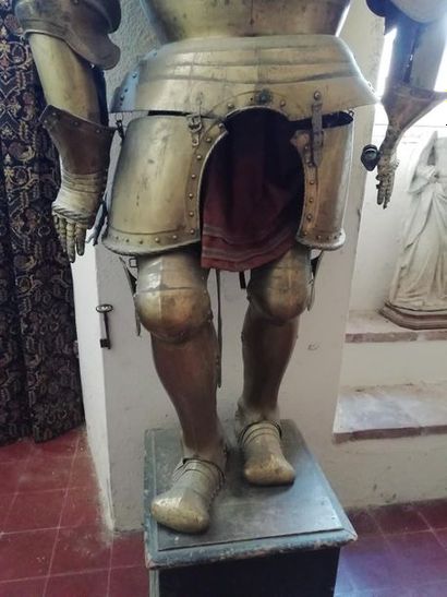 null Important Middle Age style armor, made at the end of the XIXth century. Ht....