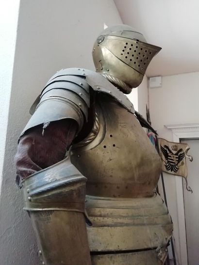 null Important Middle Age style armor, made at the end of the XIXth century. Ht....