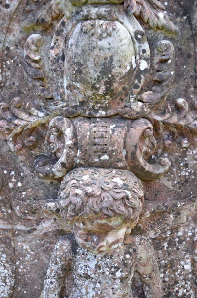 null Fontaine en marbre rouge royal à sujet d'amour et vasque à bord crénelé style...