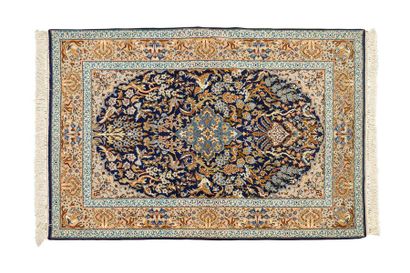 null Fine Isfahan ( iran ) wool and silk. Around 1980

Dimensions. 165 x 110 cm

Technical...