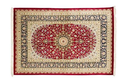 null Exceptional and very fine silk ghum signed (iran) circa 1985

Dimensions. 200...