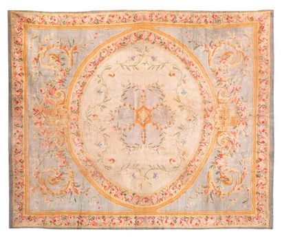 null Important carpet at the Savonnerie point (France), end of the 19th century

A...