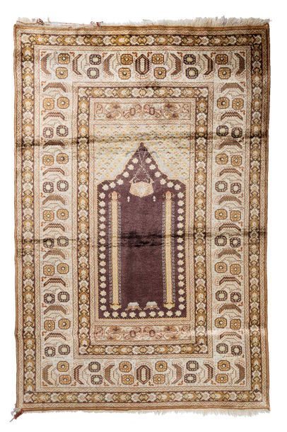 null KAYCÉRI Soyeux ( Asia Minor), 1st third of the 20th century

An arrowed mihrab,...