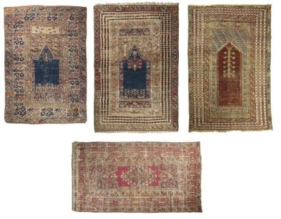 null Lot de 4 tapis :

- GHIORDÈS (Asie Mineure), fin du 19e siècle

Un mihrab fléché...