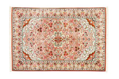 null Fine silk ghum (Iran). Around 1980

Dimensions. 152 x 100 cm

Technical specifications....