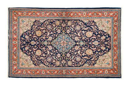 null Sarouk ( Iran ) around 1975. Dimensions. 226 x 141 cm. Technical specifications....