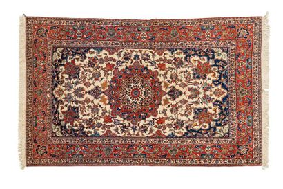 null Old and fine Esfahan ( Iran ) circa 1930/40 Dimensions. 220 x 145 cm

Technical...