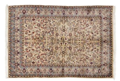 null Tall and thin Sarouk. Iran. Around 1980

Dimensions. 245 x 155 cm

Technical...