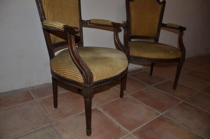 null Pair of armchairs with gendarme hat backs. Old Louis XVI work (accidents)