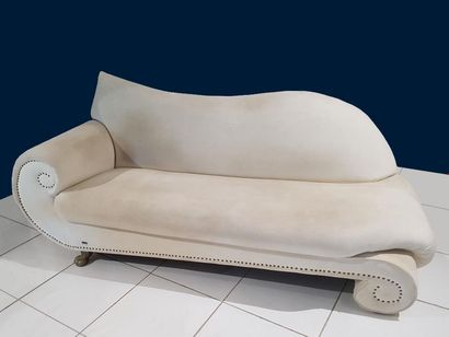 null Pretz sofa model Gaudi. Length 210 cm. Beige velvet 