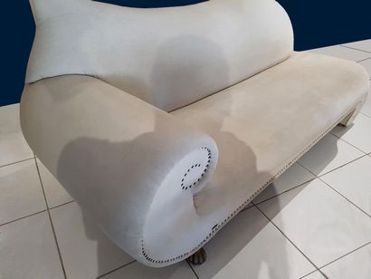 null Pretz sofa model Gaudi. Length 210 cm. Beige velvet 